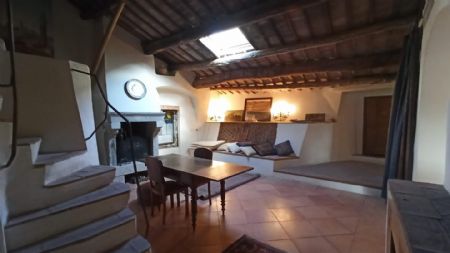 Vendita Appartamento SIENA CENTRO: ZONA DUOMO. Vendesi,  appartamento in ottime condizioni, posto al piano terzo (con...