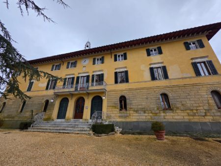 Vendita Appartamento SIENA, A POCHI MINUTI DALLA CITTA': ZONA MONTELISCAI. All’interno di una splendida villa nobiliare...