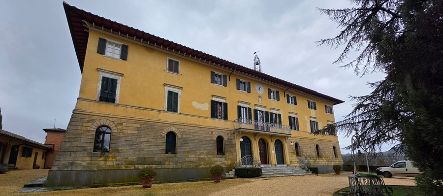Vendita Appartamento SIENA, A POCHI MINUTI DALLA CITTA': ZONA MONTELISCAI. All’interno di una splendida villa nobiliare...