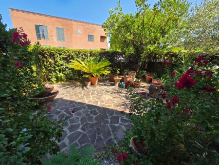 Vendita Appartamento SIENA: ZONA SCACCIAPENSIERI. In bella zona residenziale a pochi minuti dal centro storico,...