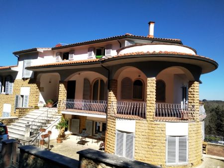 For Sale Apartment IN THE COUNTRYSIDE OF SIENA: SANTA COLOMBA AREA. A renovated apartment which is is part of a villa...