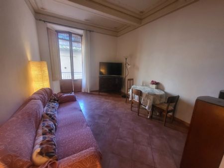 For Sale Apartment SIENA, OLD CITY CENTRE. A renovated apartment for sale, featuring an individual entrance and...