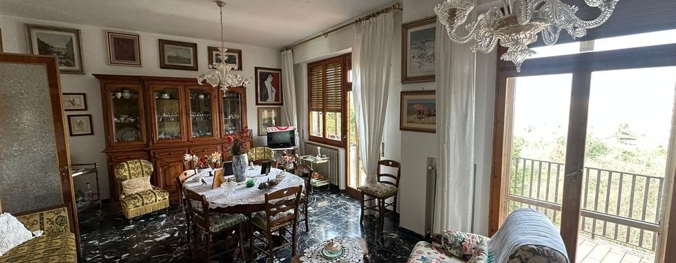 Vendita Appartamento SIENA, SCACCIAPENSIERI. Vendesi, in bella zona residenziale, appartamento di 110 mq circa, posto...