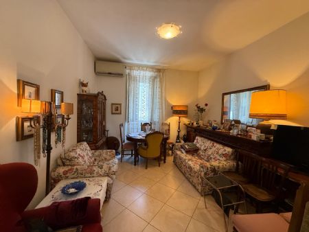 Vendita Appartamento SIENA: IMMEDIATAMENTE FUORI PORTA CAMOLLIA. Vendesi, in una posizione comoda e ben servita,...