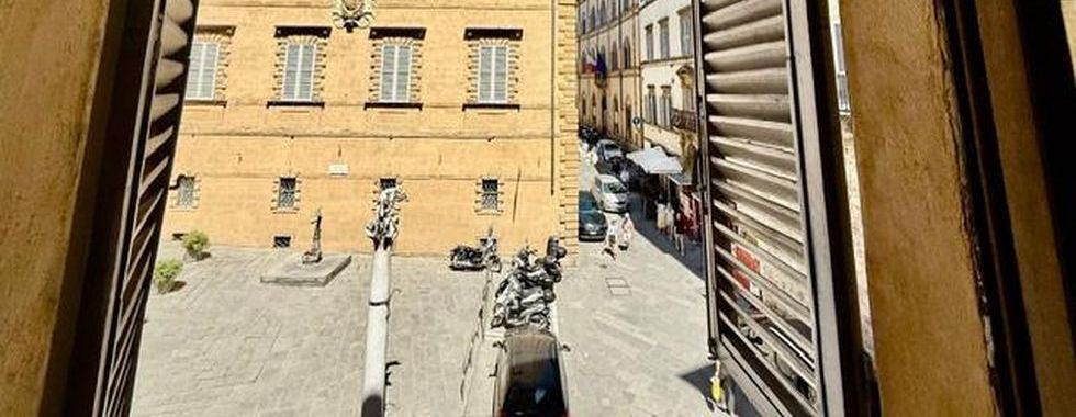 Vendita Appartamento SIENA – CENTRO STORICO, ZONA QUATTRO CANTONI
A pochi passi dal Duomo e nel cuore della città,...