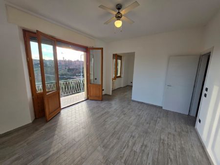 For Sale Apartment SIENA DOWNTOWN. A recently renovated apartment of approximately 90 sq.m near the old city centre...