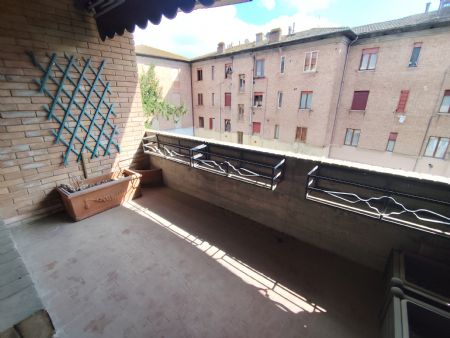 Vendita Appartamento SIENA: ZONA LE LUPE. Vendesi, a ridosso della cinta muraria, appartamento di circa 55 mq...