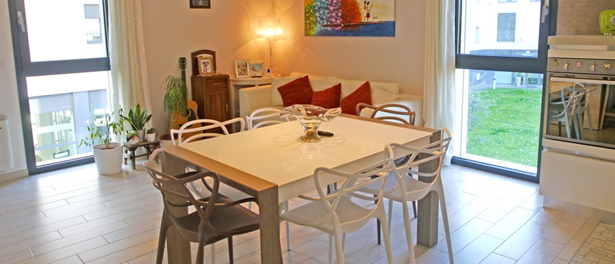 For Sale Apartment SIENA, DOWNTOWN. A nice apartment for sale on the first floor of a modern building featuring a lift...