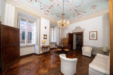 For Sale Apartment SIENA, OLD CITY CENTRE. An elegant apartment on the second floor of a historical building featuring...