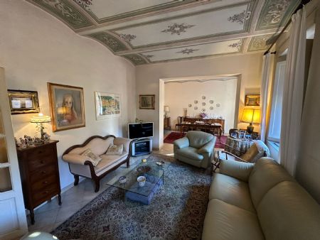 Vendita Appartamento SIENA CENTRO: PORTA OVILE, APPARTAMENTO CON GARAGE E RESEDE. Vendesi, appartamento affrescato di...