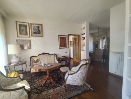 Vendita Appartamento SIENA: ZONA VIALE MAZZINI. Vendesi, a pochi passi dal centro storico e dalla stazione ferroviaria,...