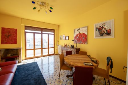 Vendita Appartamento SIENA, ZONA SAN PROSPERO. Vendesi, elegante e luminoso appartamento  posto al secondo piano di un...