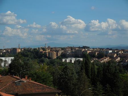 Vendita Appartamento SIENA: ZONA VICO ALTO. Vendesi, appartamento distribuito su due livelli per complessivi mq 140...