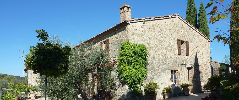 For Sale Farmhouse and Countryhouse VAL DI MERSE: MURLO. A lovely detached stone house for sale which is located in a medieval hamlet...