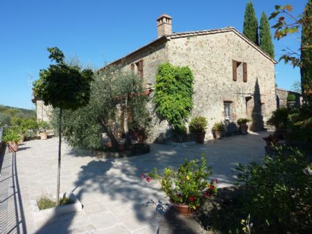 For Sale Farmhouse and Countryhouse VAL DI MERSE: MURLO. A lovely detached stone house for sale which is located in a medieval hamlet...