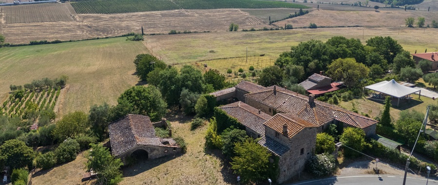 Vendita Casale/Rustico CHIANTI CLASSICO - NOSTRA ESCLUSIVA . Nel cuore delle colline del Chianti Classico, a pochi minuti...