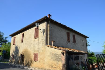 For Sale Farmhouse and Countryhouse SIENA. Property for sale located near the town of Siena. The main house (260sq.m approximately) is...