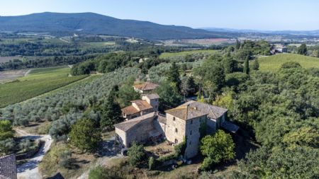 Vendita Casale/Rustico CHIANTI : TRA CASTELLINA IN CHIANTI E MONTERIGGIONI. Vendesi, compendio immobiliare con terreno ,...