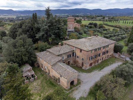 Vendita Casale/Rustico SIENA, A POCHI MINUTI DALLA CITTA'. BARONTOLI (COMUNE DI SOVICILLE). Vendesi, compendio immobiliare...