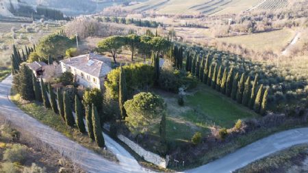 Vendita Casale/Rustico CHIANTI. Vendesi, nelle incantevoli colline di Gaiole in Chianti, podere di circa 450 mq di...