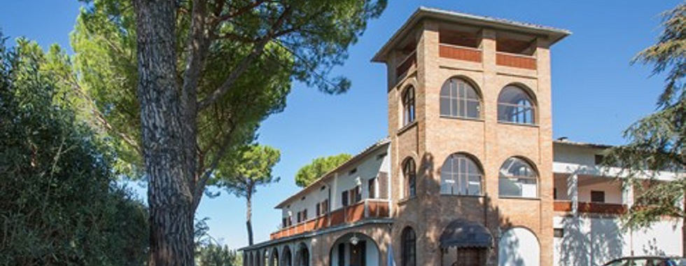 For Sale Farm BARBERINO VAL D'ELSA Farmhouse for sale located on a hilltop overlooking San Gimignano and the area...