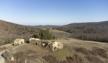 Vendita Azienda agricola A 8 KM DA SAN GIMIGNANO (SI). Vendesi,  in un'oasi naturale immersa nella suggestiva campagna...