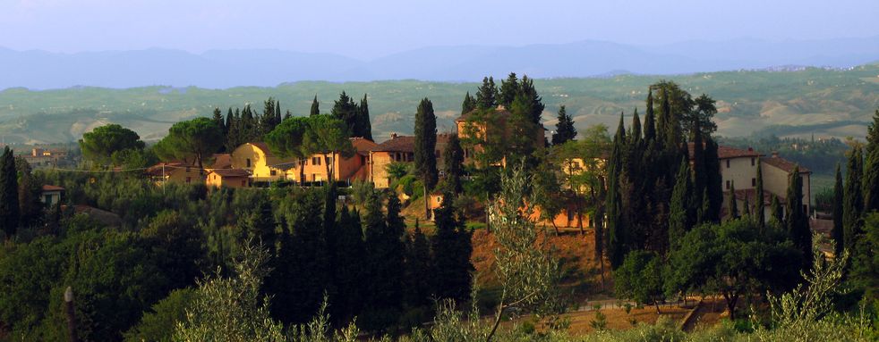 For Sale Farm JUST 3KM FROM SAN GIMIGNANO (SIENA). Very beautIful property for sale, close to the ancient...