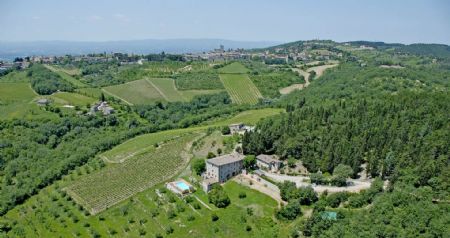 Vendita Casale/Rustico CHIANTI CLASSICO: CASTELLINA IN CHIANTI. Nel cuore del Chianti Classico, immerso tra olivi e...