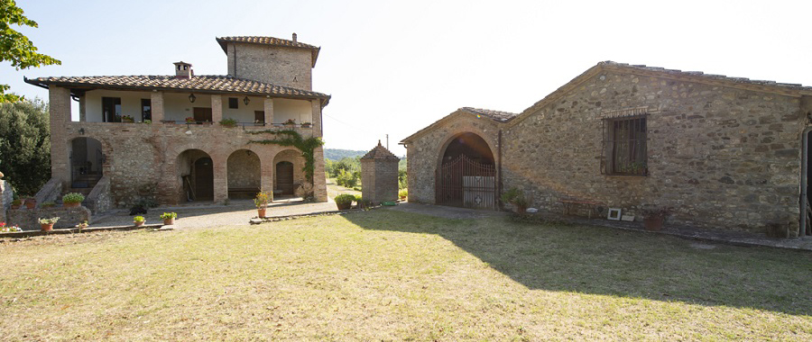 For Sale Farm CHIANTI: CASTELNUOVO BERARDENGA. Winery for sale in the area of Chianti Classico Gallo Nero, with...