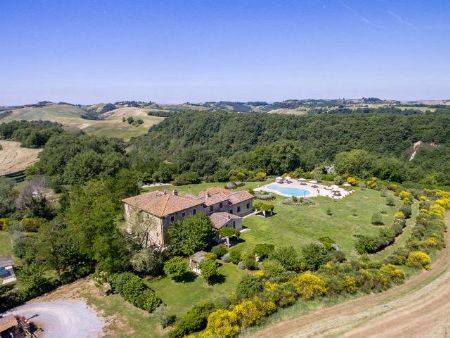 For Sale Farmhouse and Countryhouse CRETE SIENESI (ASCIANO). A farmhouse converted into an “agriturismo,” set on a tableland in the...
