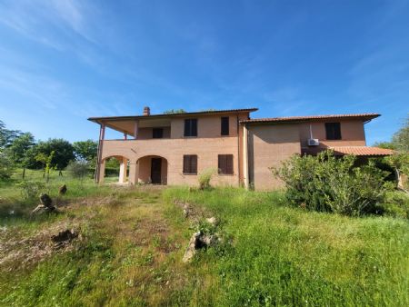 For Sale Farm SIENA. A farm located on a hilltop overlooking a breathtaking view towards Siena, streatching over...