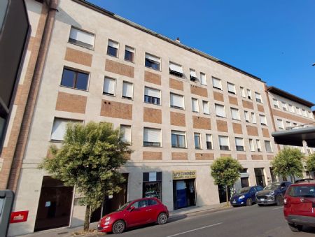 Vendita Ufficio SIENA, SEMICENTRALE: VIALE CAVOUR. Vendesi, ufficio di circa 100 mq, con posto auto scoperto...