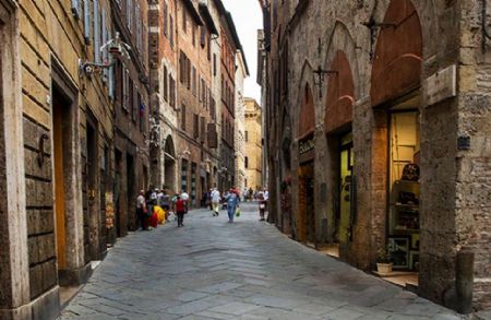 Vendita Ufficio SIENA, CENTRALISSIMO. Vendesi, in posizione centralissima ed esclusiva, ufficio di circa 70 mq con...