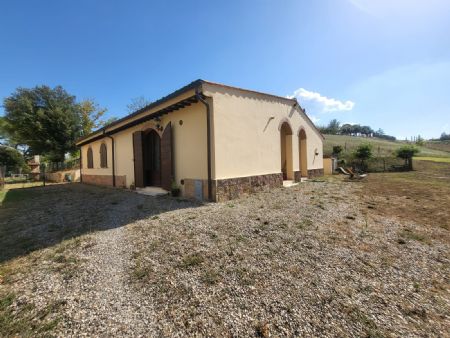 For Sale Villa COUNTRY SIDE OF SIENA. A renovated detached house for sale, located in the north-western side of...
