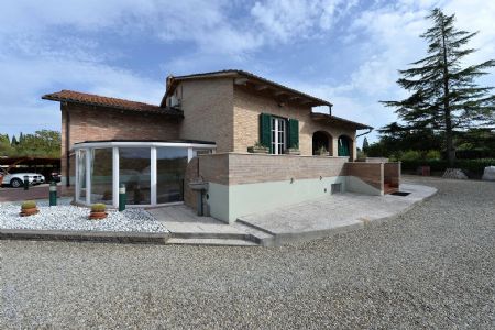 For Sale Villa SIENA. A semi-detached house for sale in the countryside of Siena, featuring a 1,000sq.m private...