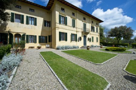 Vendita Villa SIENA, ALLE PORTE DELLA CITTA'. SIENA, ALLE PORTE DELLA CITTA'. Vendesi, bellissima villa signorile...