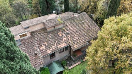 Vendita Villa SIENA NORD: ZONA FORNACELLE-MONTERESI. Vendesi villa in bella zona residenziale circondata dal...