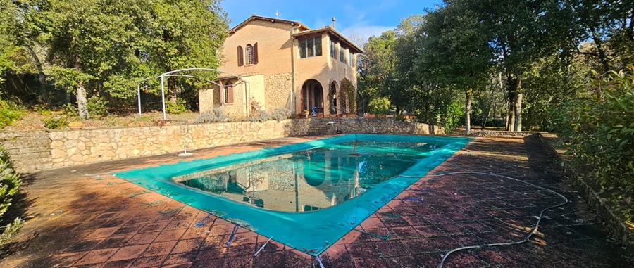 Vendita Villa SANTA COLOMBA (COMUNE DI MONTERIGGIONI). Vendesi, a soli 9 km dal centro di Siena, villa di mq 200...