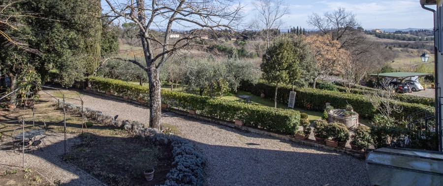 For Sale Villa SIENA OUTSKIRTS. A semi-detached house which is part of a historical villa comprising 6 apartments...