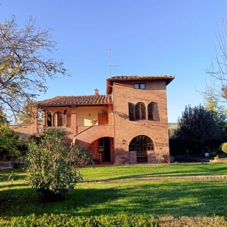 Vendita Villa SIENA, A POCHI KM DALLA CITTA': ZONA VOLTE ALTE. Vendesi, villa unifamiliare distribuita su due...