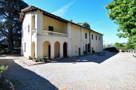 Vendita Villa SIENA - SPLEDINDA VILLA STORICA IN VENDITA. A pochi minuti dal centro storico di Siena e nelle...